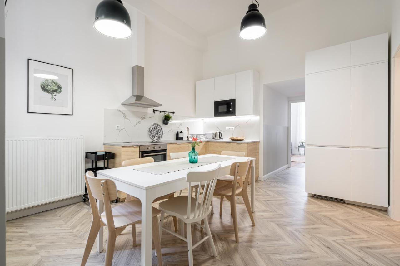 Atmos Glare Apartment Budapest Exterior photo