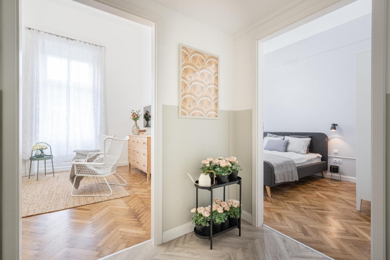 Atmos Glare Apartment Budapest Exterior photo
